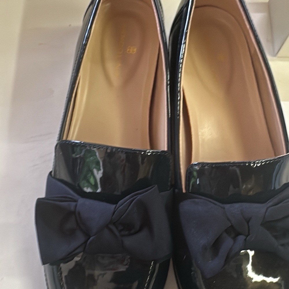 Elegant Navy Patent Leather Loafers with Bow